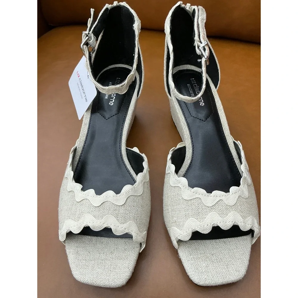 Liz Claiborne Babbler Wedge Sandals Womens 7 Sand NEW Scalloped Ankle Strap
